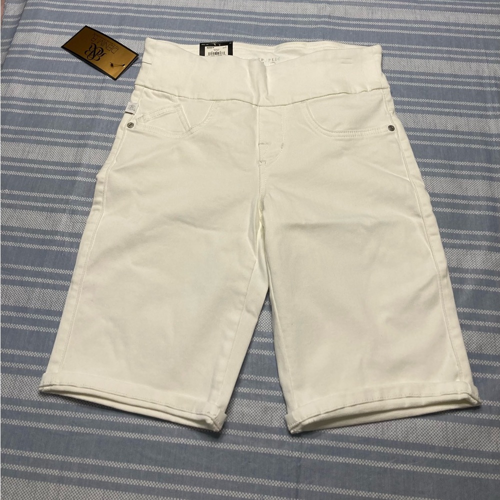 NWT Rock & Republic “Fever” white denim RX Bermuda shorts.